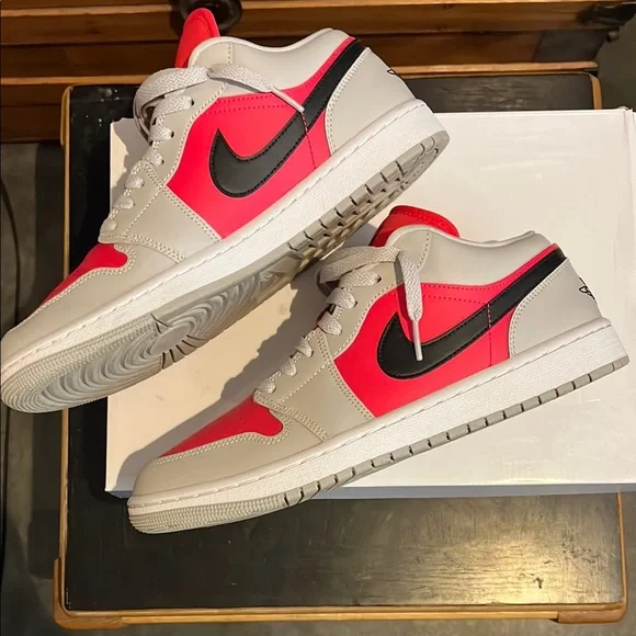 AIR JORDAN 1 LOW LT IRON ORE SIREN RED SIZE 9.5 MENS 11.5 WOMENS - Picture 3 of 14